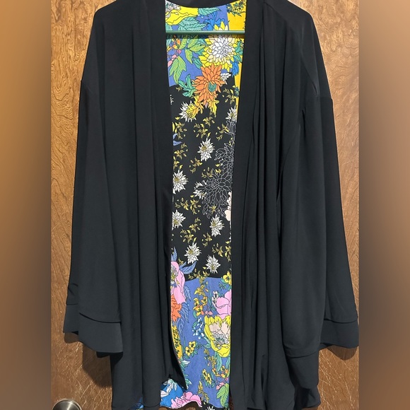 Women’s Cardigan - Picture 3 of 4